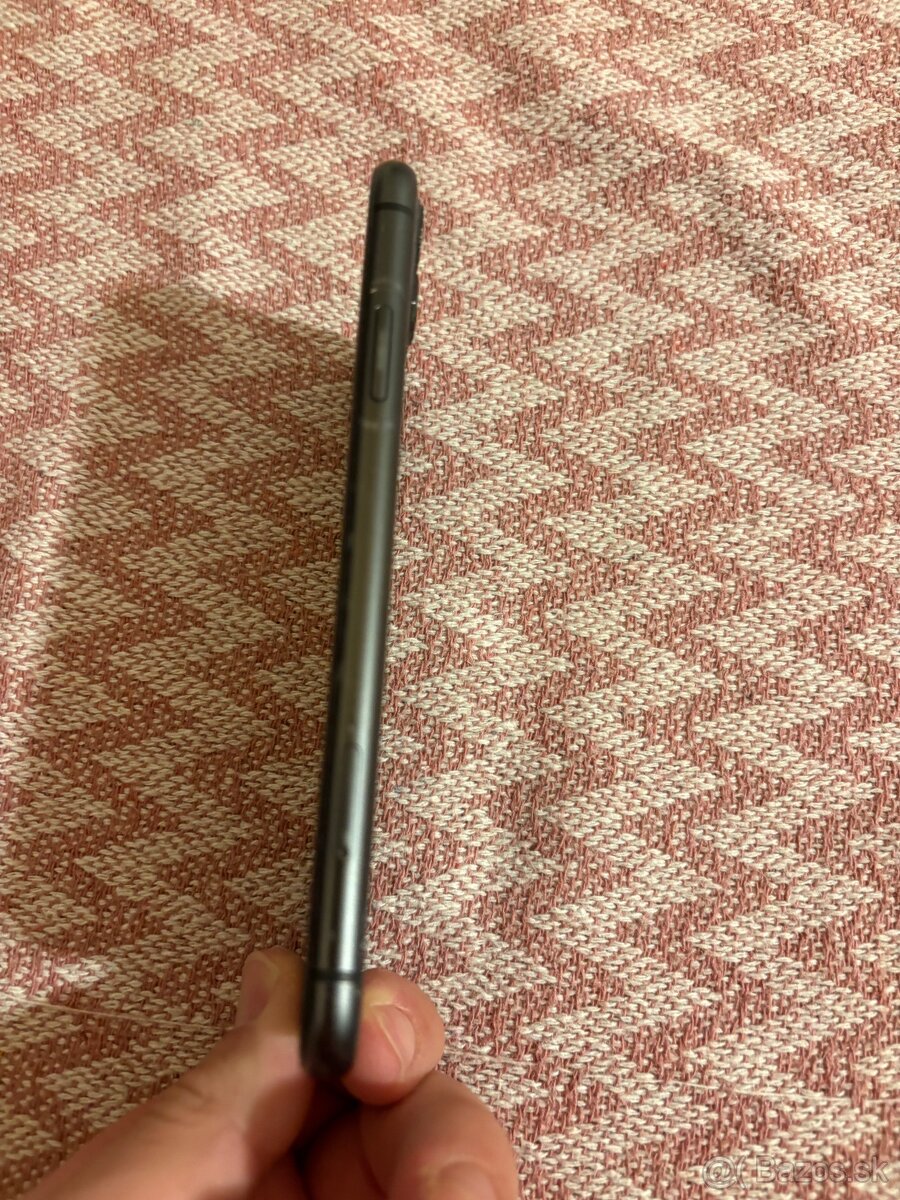 Telefón IPhone 11 - 4