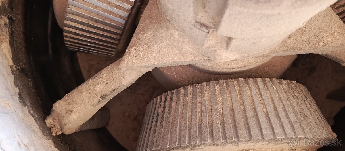 peletovací lis TL 700 - 4