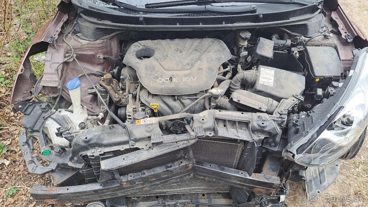 Hyundai i30 - havarované - 4