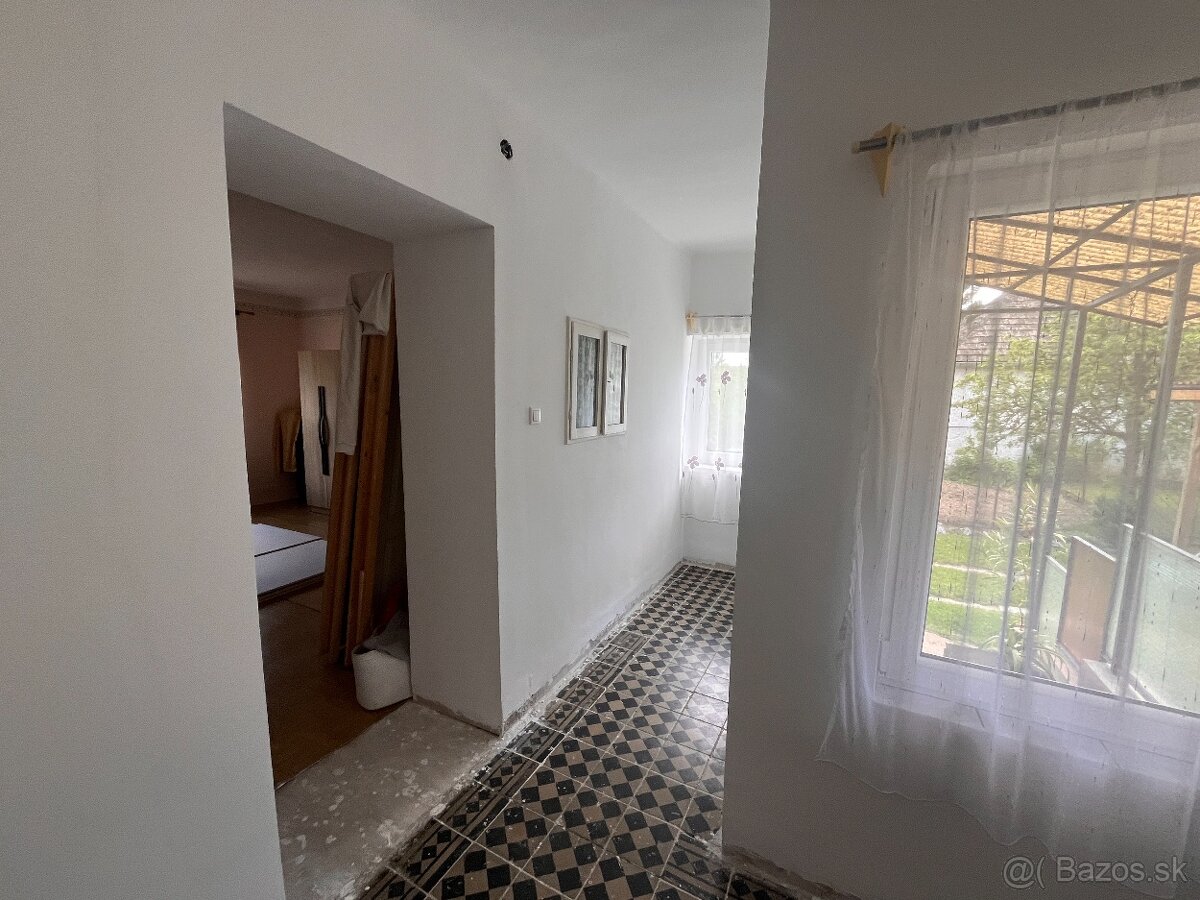 MAĎARSKO - MESZES - 4 IZBOVÝ ZREK. RD - 4