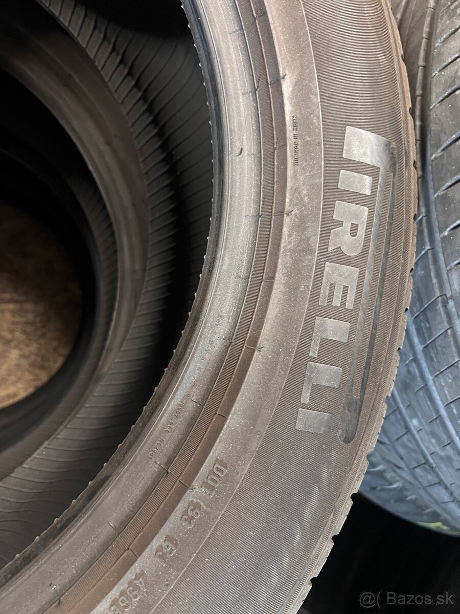 Predám 275/50R20 113V - 4