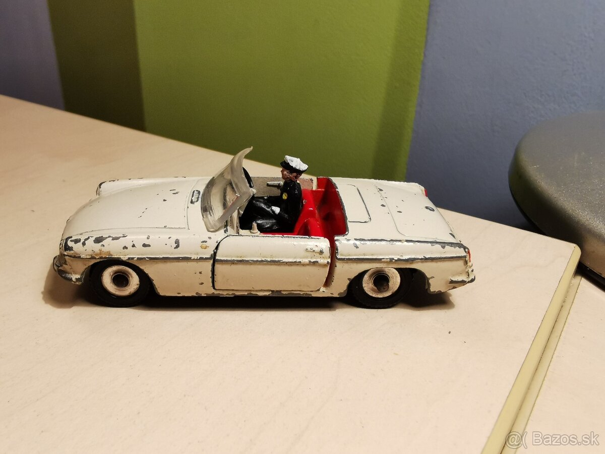 Dinky toys MG - 4