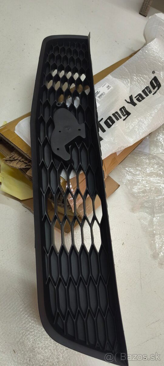 Gril, predná maska Ford Mustang V6 2010 - 4