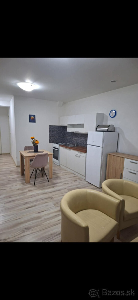 SEREĎ, centrum - 1izbový prenájom v centre - 4