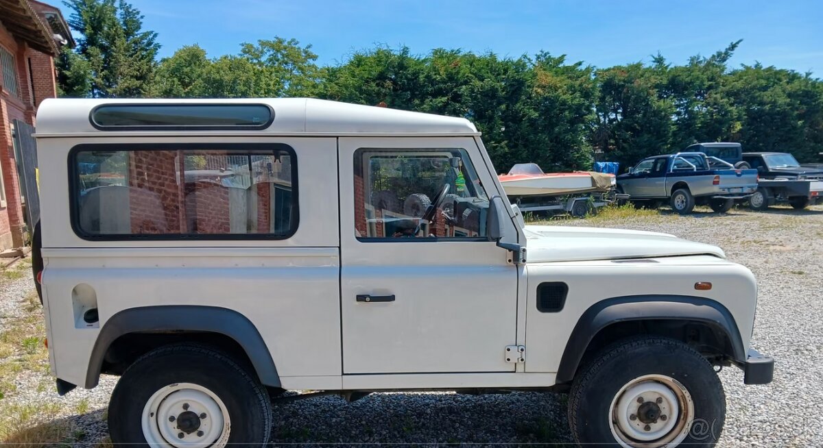 Land Rover Defender