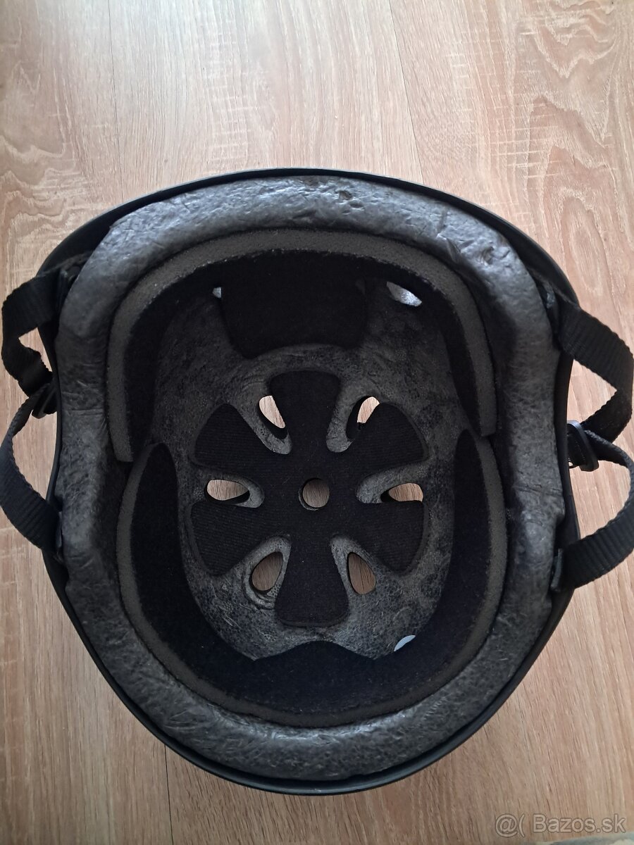 Prilba na skateboard, korčule - 4