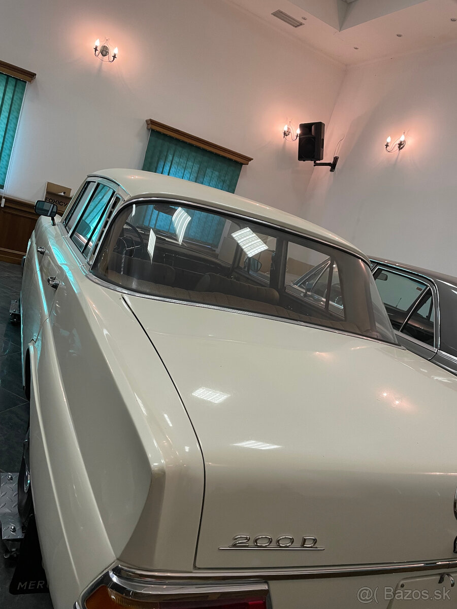 Mercedes 110-200 D - 4