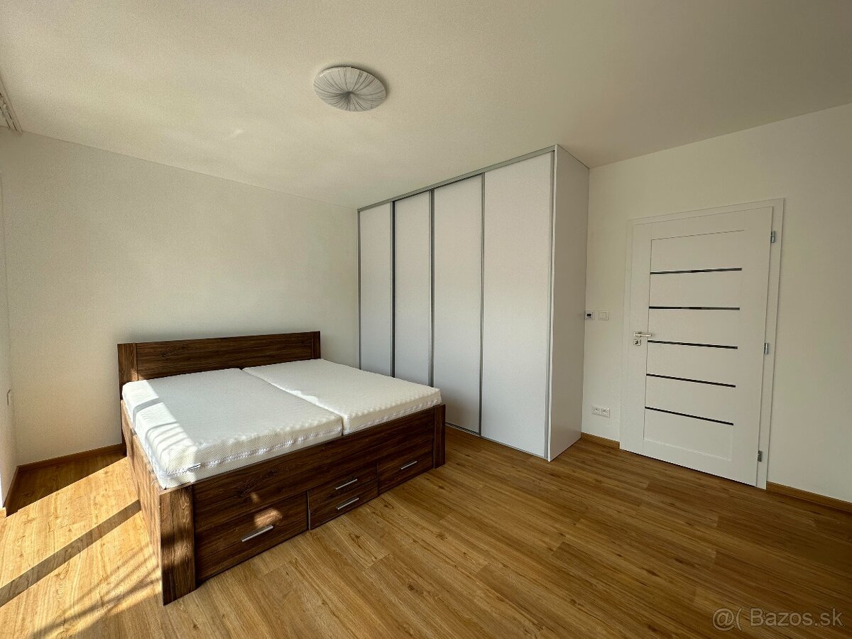 PRENÁJOM, 3 IZBOVÝ BYT S PARKOVACÍM STÁTIM, SVIT - 4