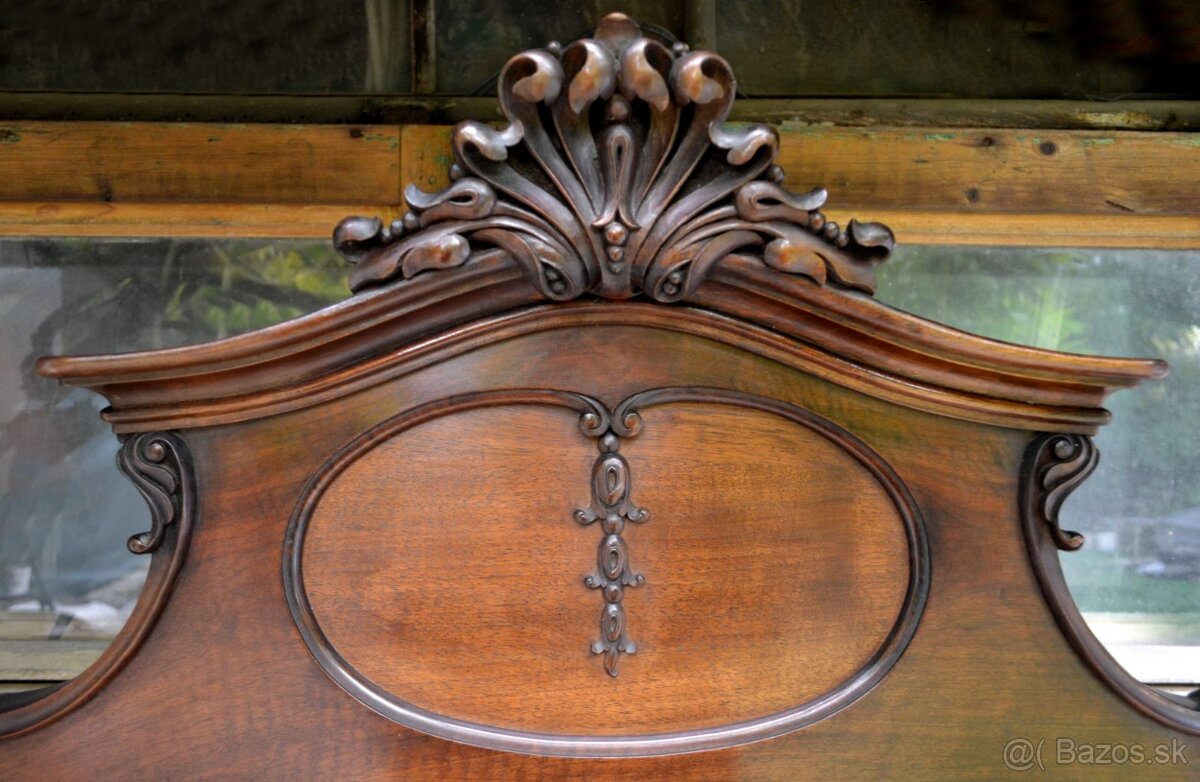 Veľké vyrezávané zrkadlo z orechového dreva - 4