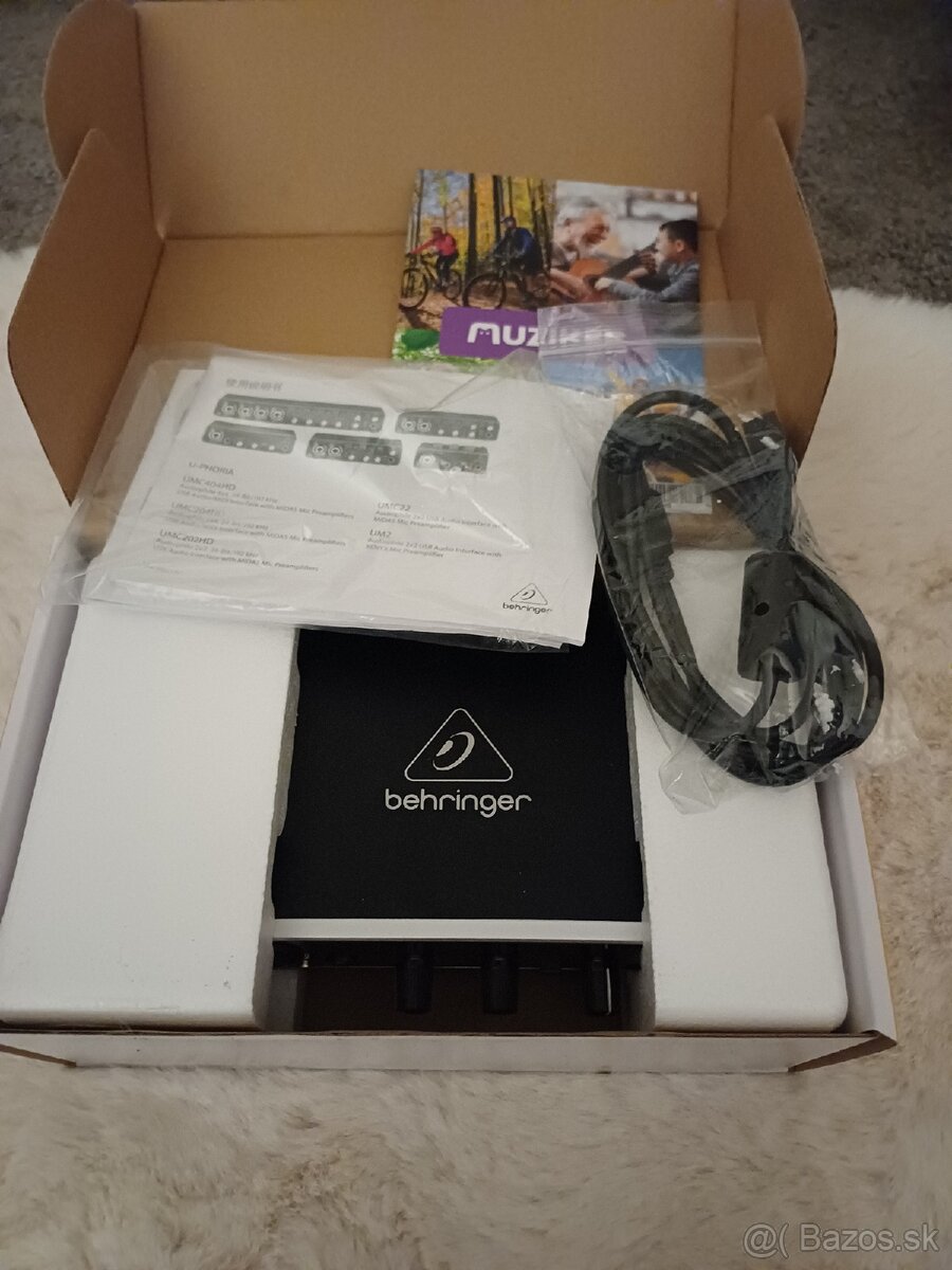 Zvuková karta Behringer U-Phoria UMC22 - 4