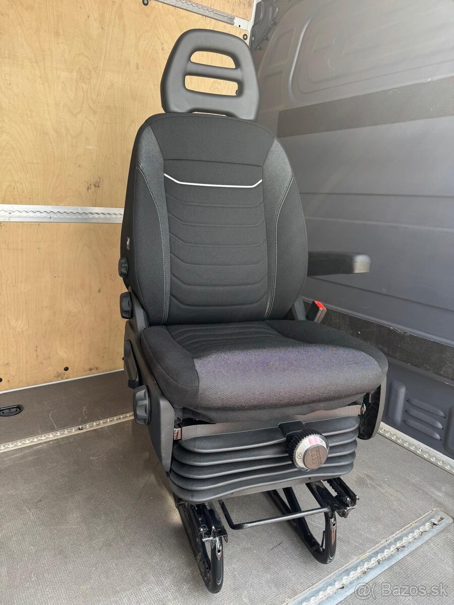 Iveco Daily 6 sedačka spolujezdce s teleskopem - 4