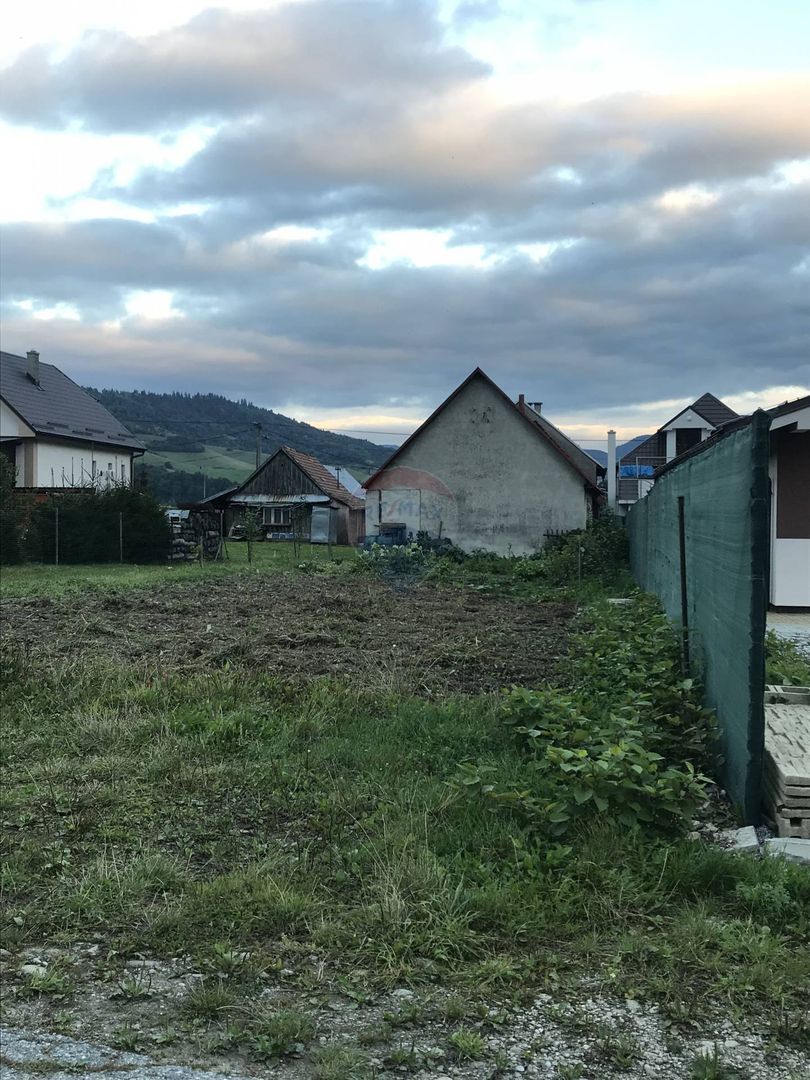 Realitná kancelária RE/MAX ponúka na predaj stavebný pozem - 4