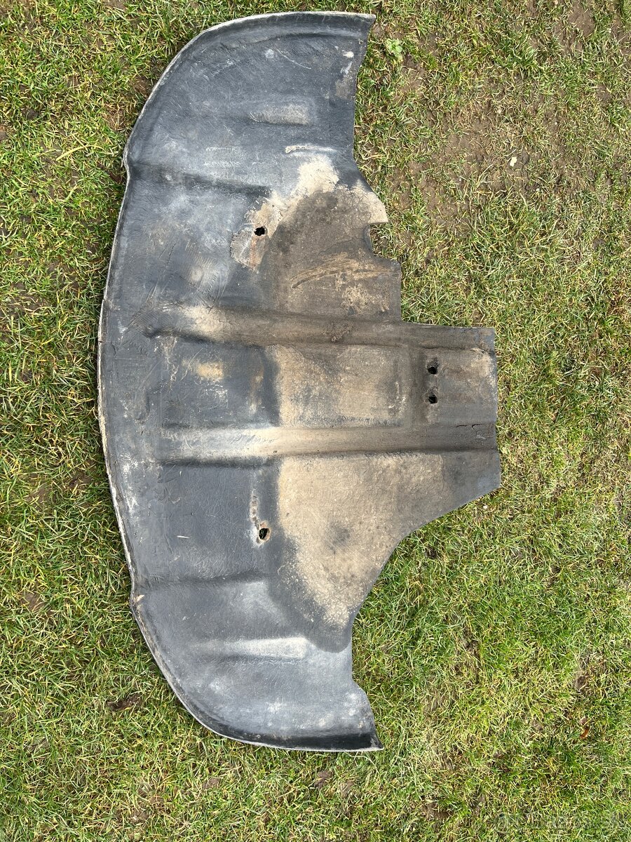 Robustný laminátový kryt motora - 4