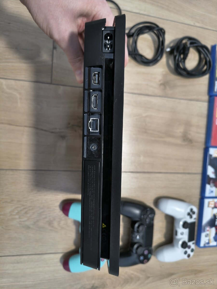 PS4 Slim 1TB +4 Hry + 3 Ovládače Dualshock - 4