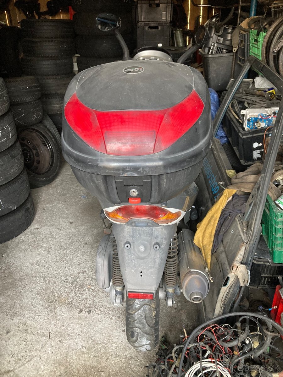 Skúter Aprilia Leonardo - 4