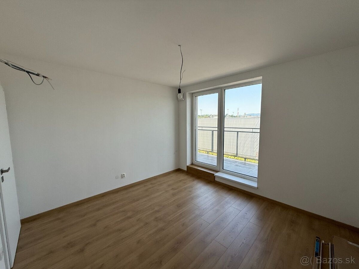 AKCIA - ZNÍŽENÁ CENA- Napredaj 2 - izbový luxusný byt v no - 4