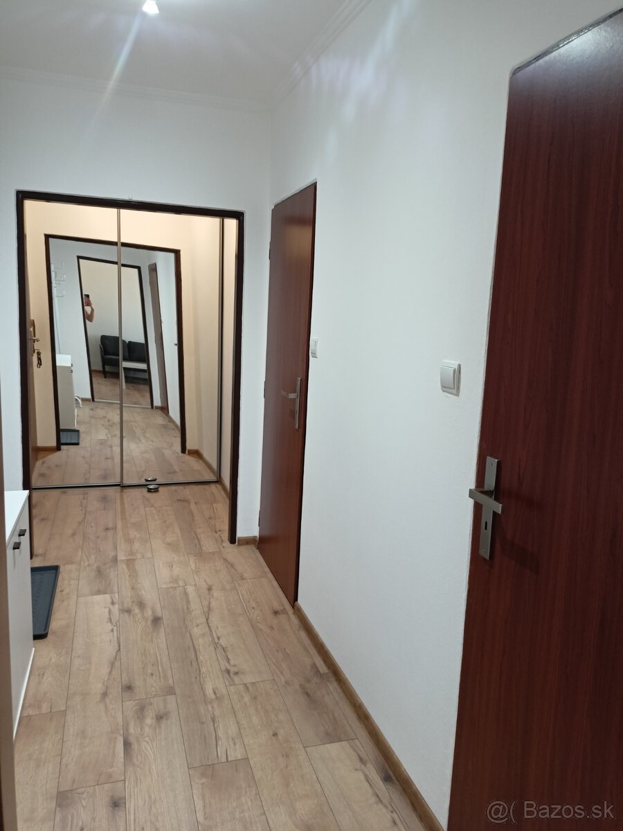 Velky 1i byt 42m2 balkon - 4