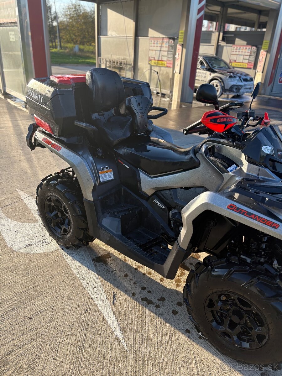 Can-Am Outlander max 1000