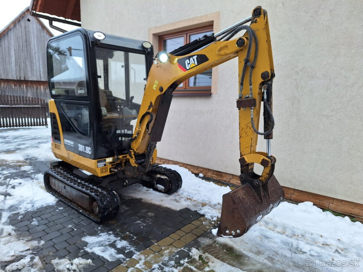 Minibager Caterpillar Cat 301.8 - 4