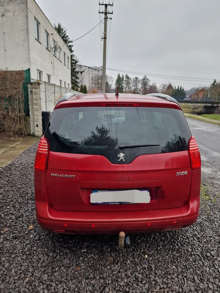 Peugeot 5008 ročník 2011 benzín 1.6 - 4