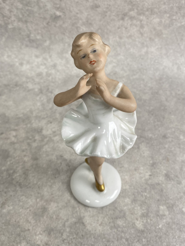 Malá porcelánová baletka - 4