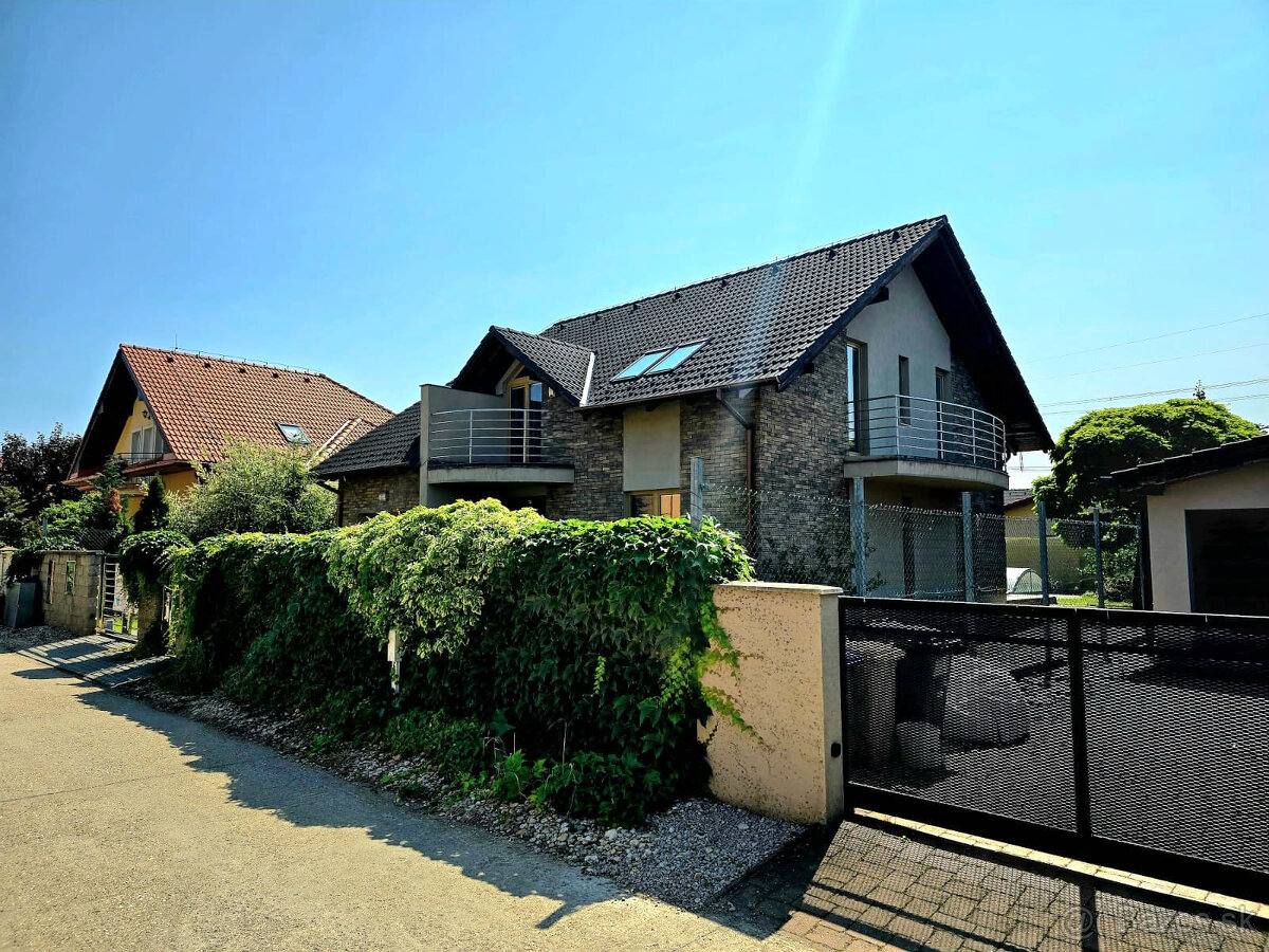 5 izbový rodinný dom Chorvátsky Grob s garážou, bazénom, krb - 4