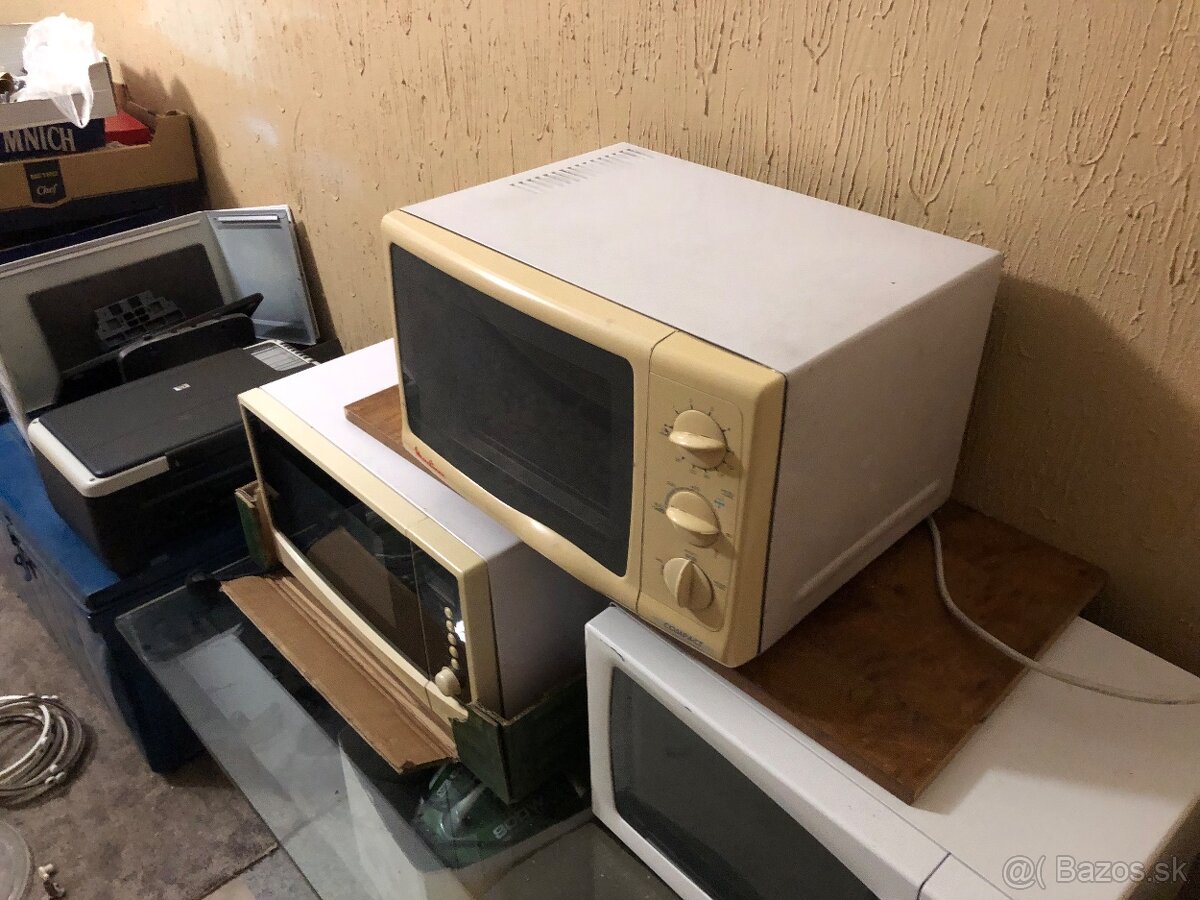 Funkčnú mikrovlnku Moulinex s grillom za 30 eur predám v BA - 4