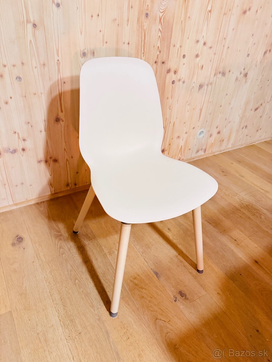 Kuchynský stôl plus stoličky - 4