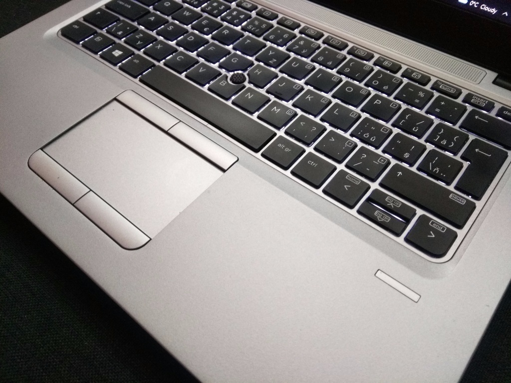 HP elitebook 725 G4 , AMD A10 quad core ,8gb ram ,ssd + hdd - 4