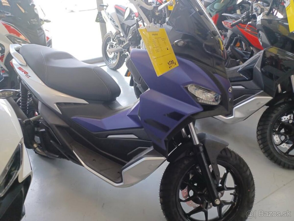 Aprilia SR GT - 4