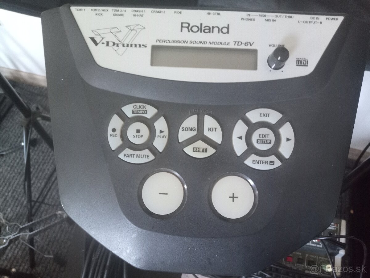 Roland - 4
