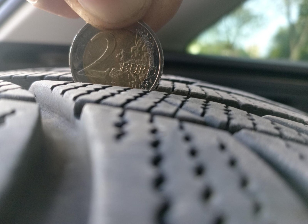 Pneumatiky a elektróny / Gumy a elektróny - 4