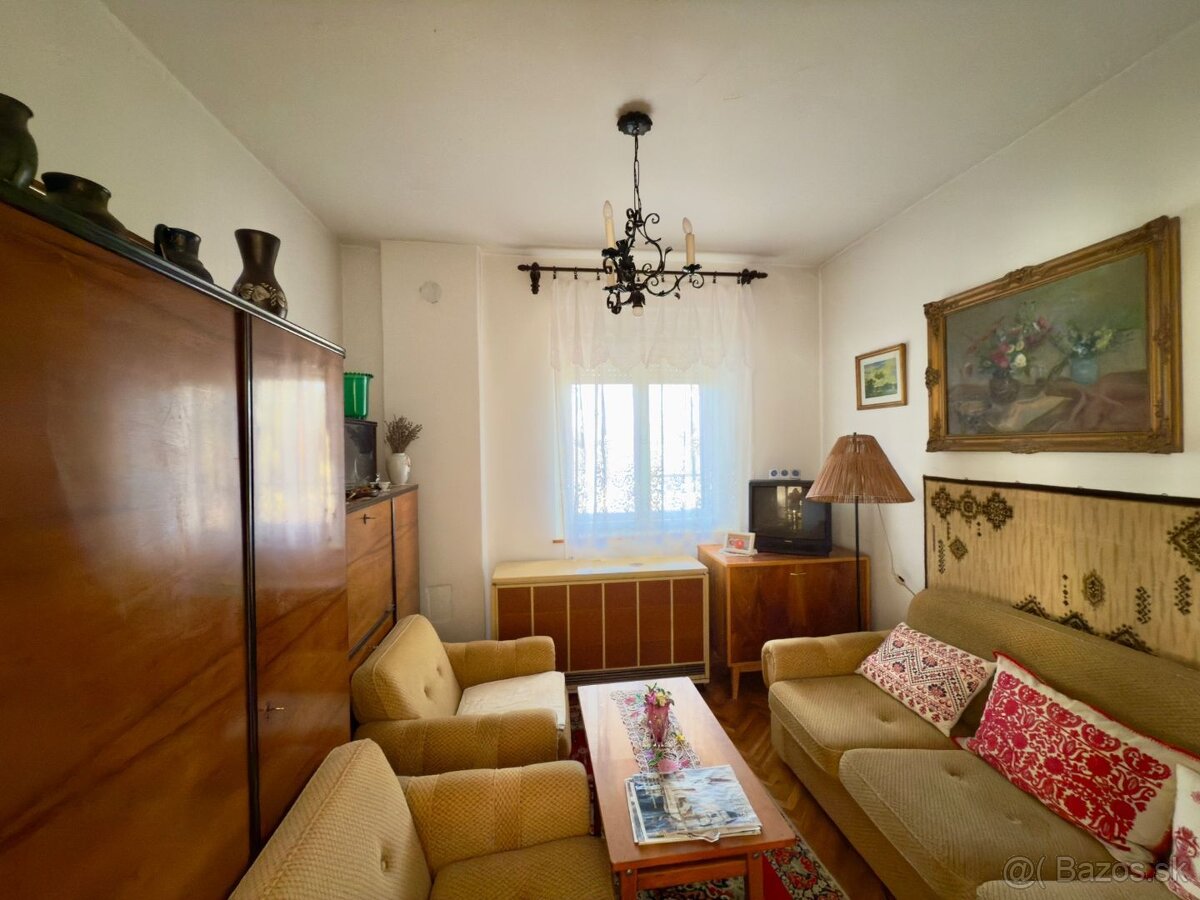 MAĎARSKO - GONC 6 IZBOVÝ POSCHODOVÝ RD S TERASOU, PIVNICOU, - 4