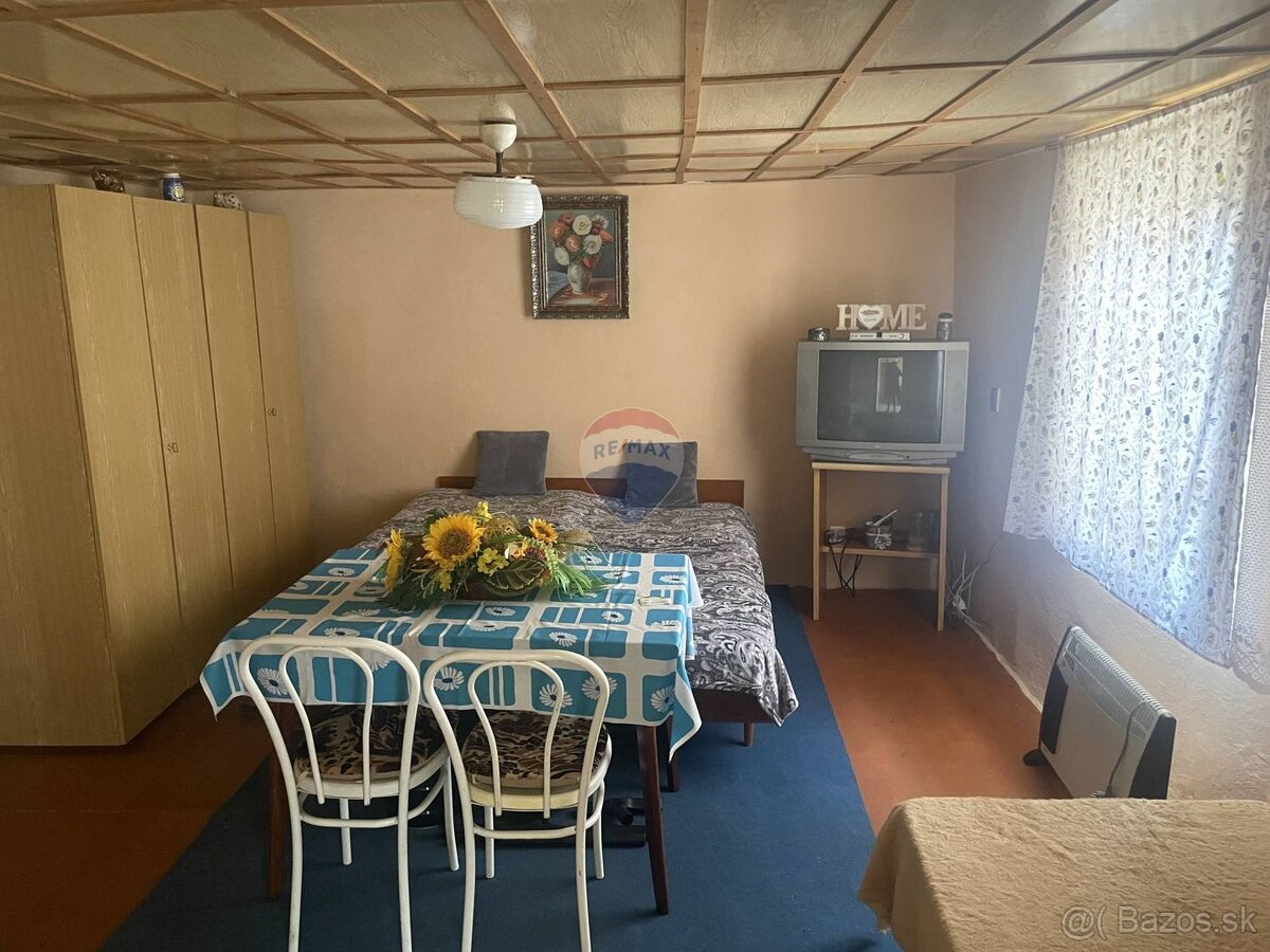 REZERVOVANÉ Starší dom na rekonštrukciu v malebnej obci Puka - 4