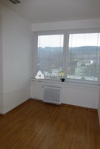 Kancelária s parkovacím miestom zdarma na prenájom - 15,6 m2 - 4