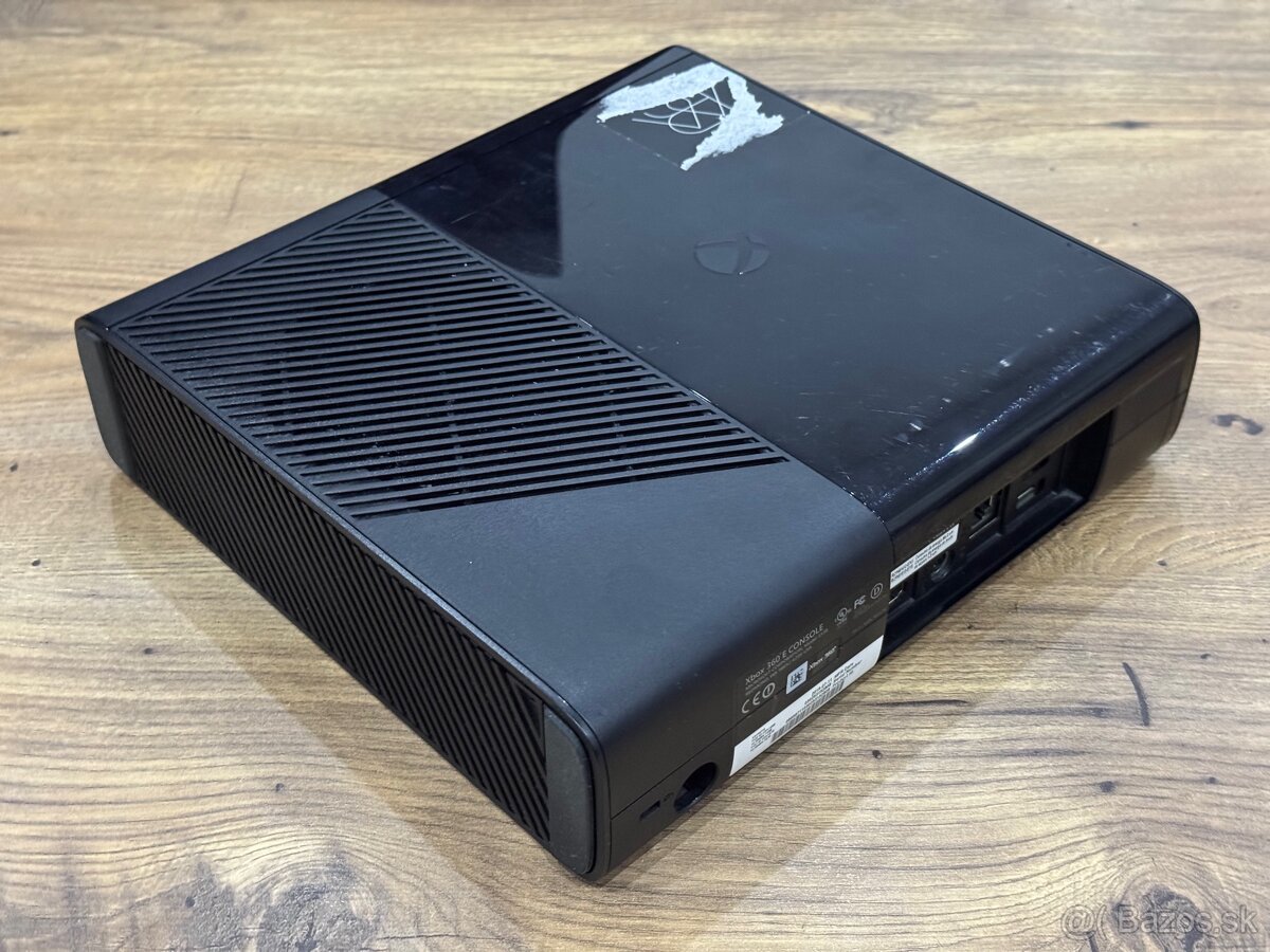 Samostatná herná konzola XBOX 360E - 4