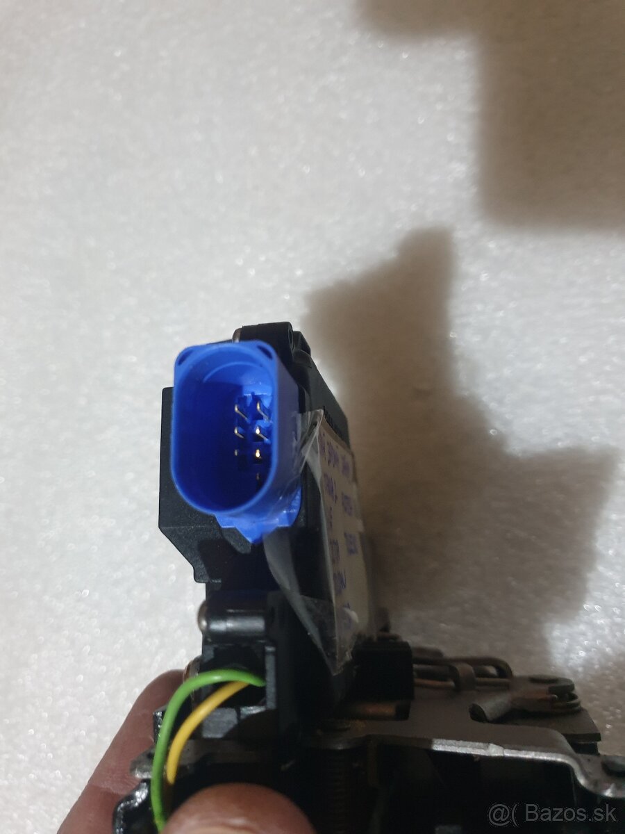 Predam lavy zadny zamok OCTAVIA 2,ALTEA,GOLF,TOUAREG TOURAN - 4