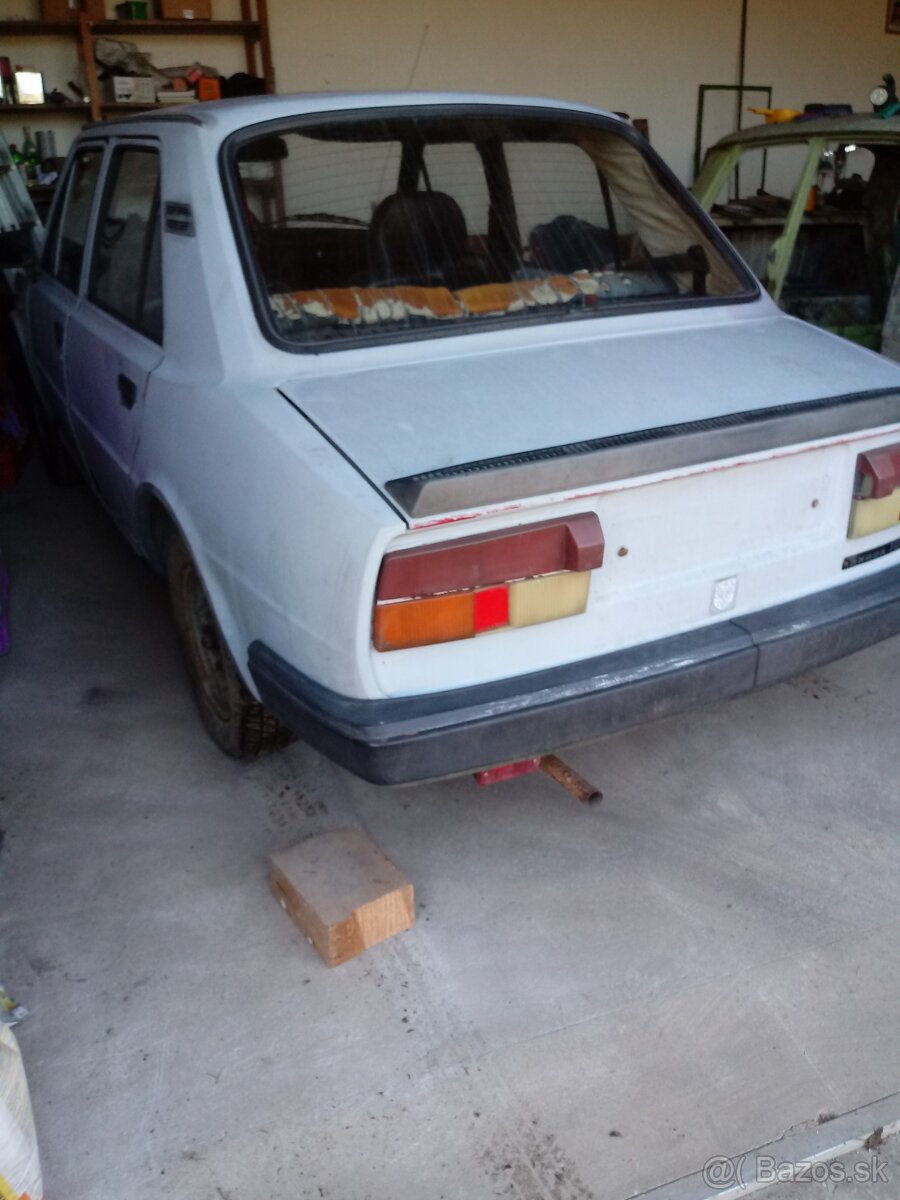 Predám Škoda 105L - 4