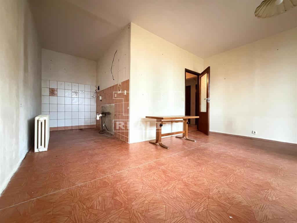 2+KK BYT S LODŽIOU 49M2, TRENČÍN JUH - 4