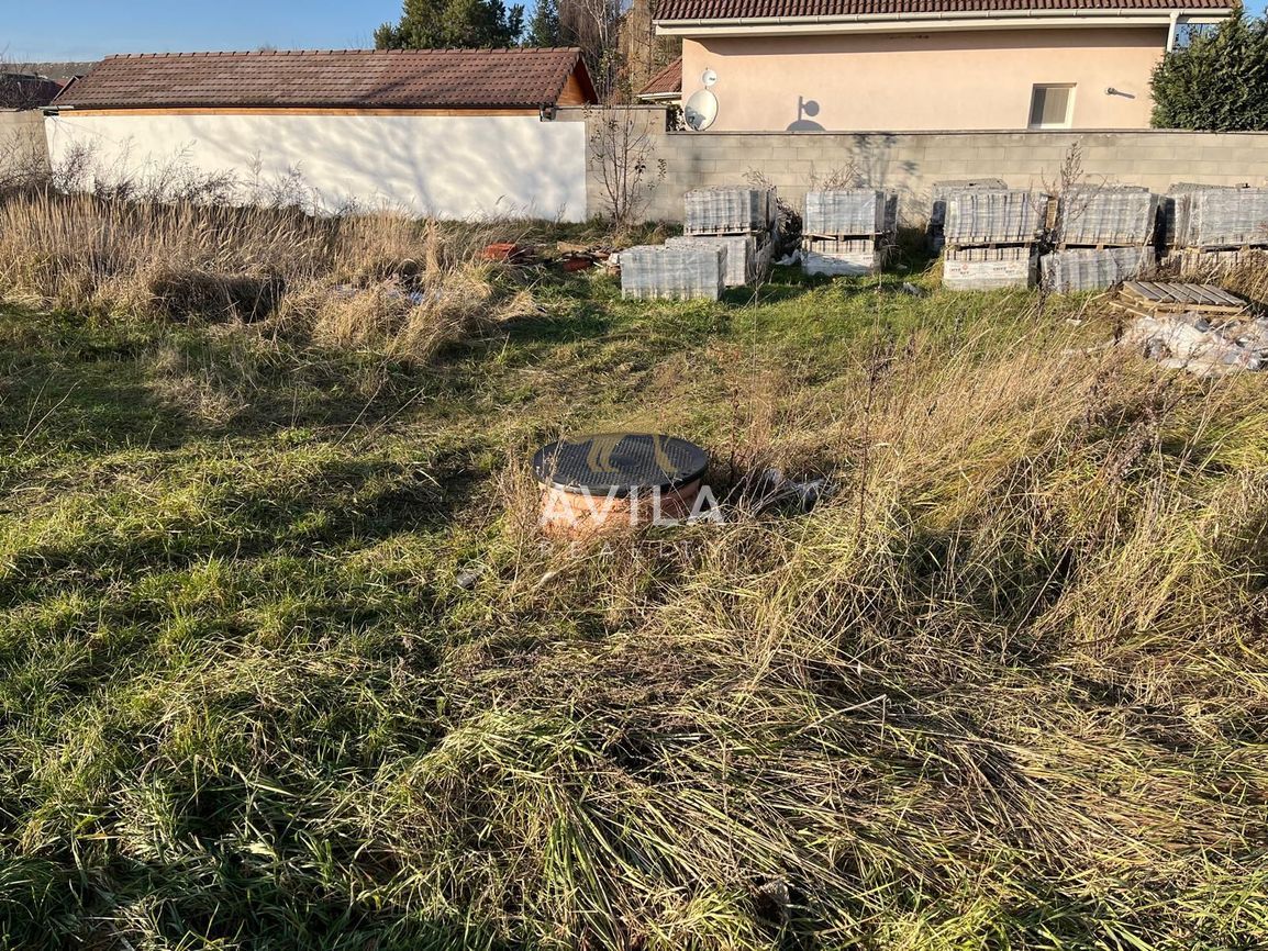 NA PREDAJ: stavebný pozemok 606m2 - Dvorníky - 4