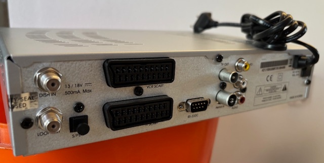 Digitálny satelitný receiver Homecast S3000 CR - 4