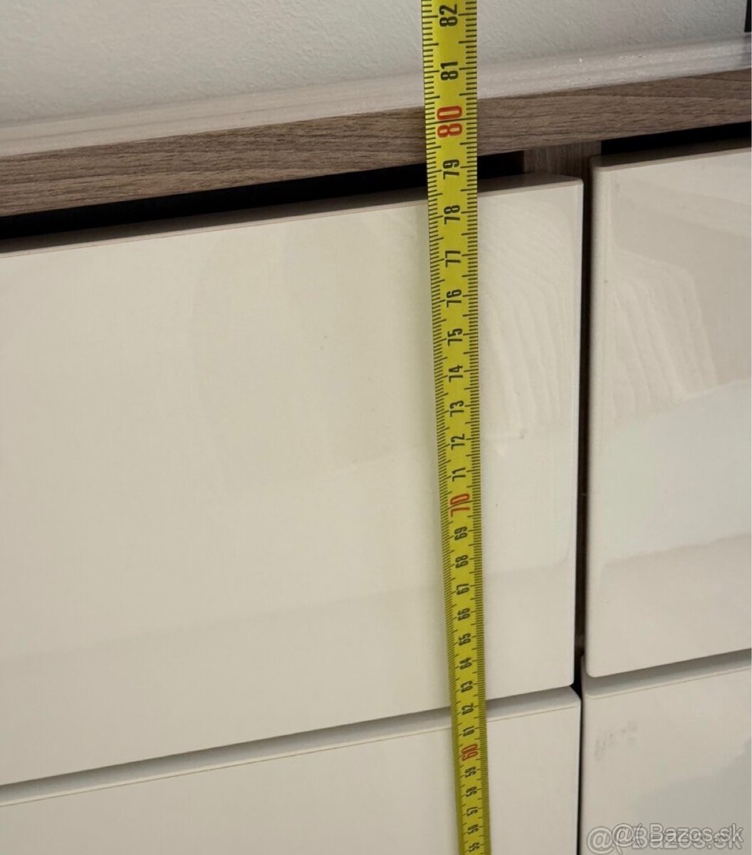 Komoda - 4