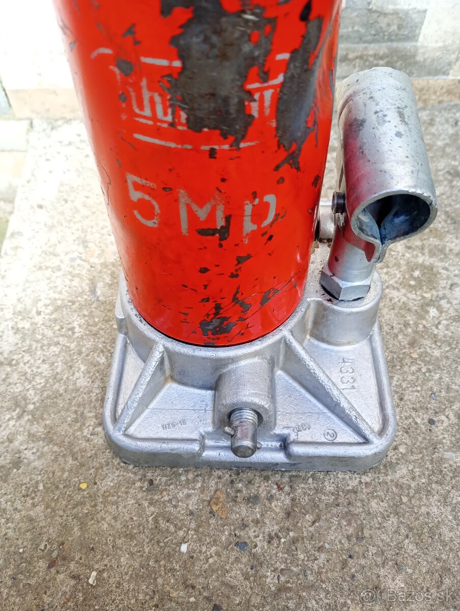 Hydraulicky zdvihak 5T - 4