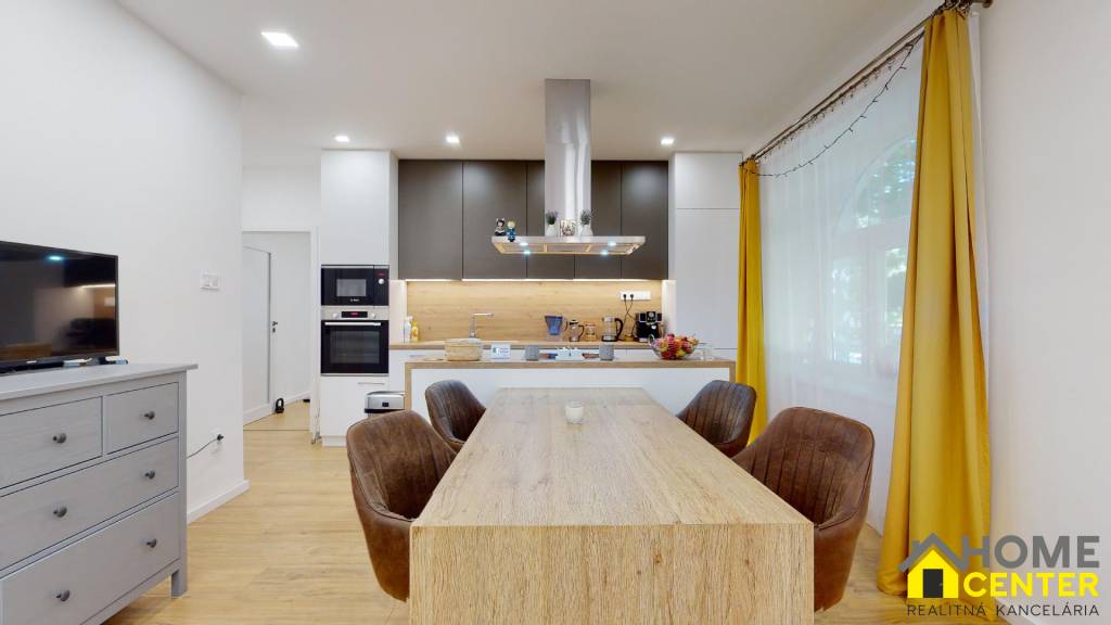 PREDAJ : LUXUSNÝ, PRIESTRANNÝ TEHLOVÝ BYT - 4