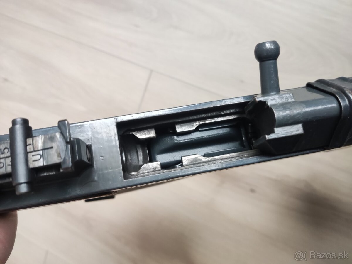 Samopal vzor 58, sklopka (strieľa dávkou alebo jednotlivo) - 4