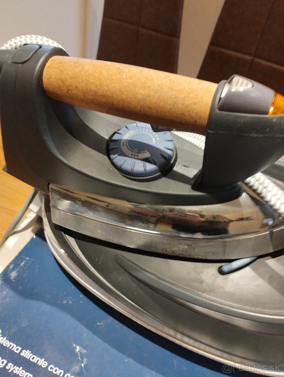 Pedaj profi žehličku DeLonghi 340 s kompresorovovu základňou - 4