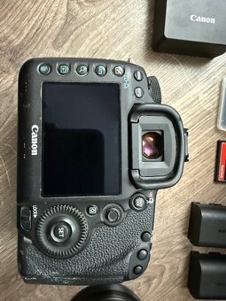 Canon EOS 5D MarkIII - Objektiv Canon EF 24-70mm 1:2.8 - 4