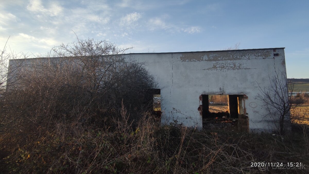 Predám pozemok s budovou - 4