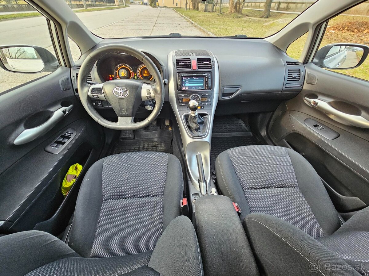 TOYOTA AURIS - 4