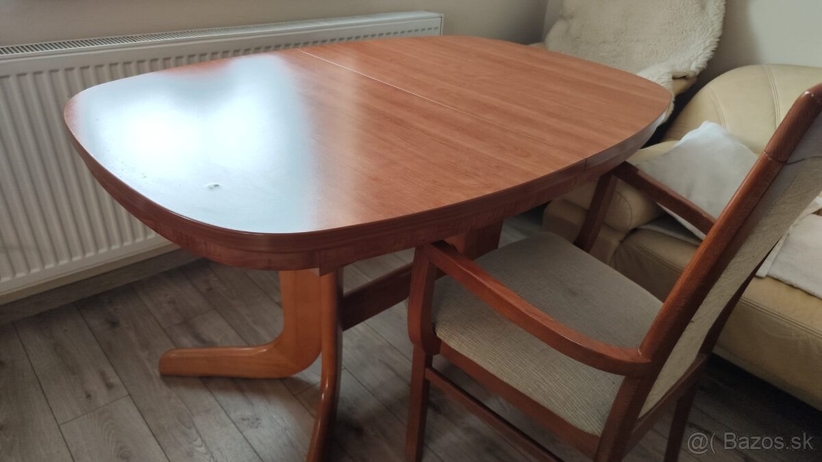 Stôl a stoličky - 4